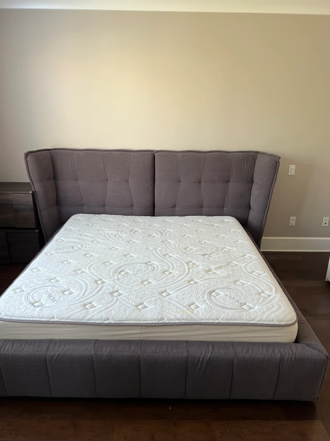 King size bed with mattress - photo 2