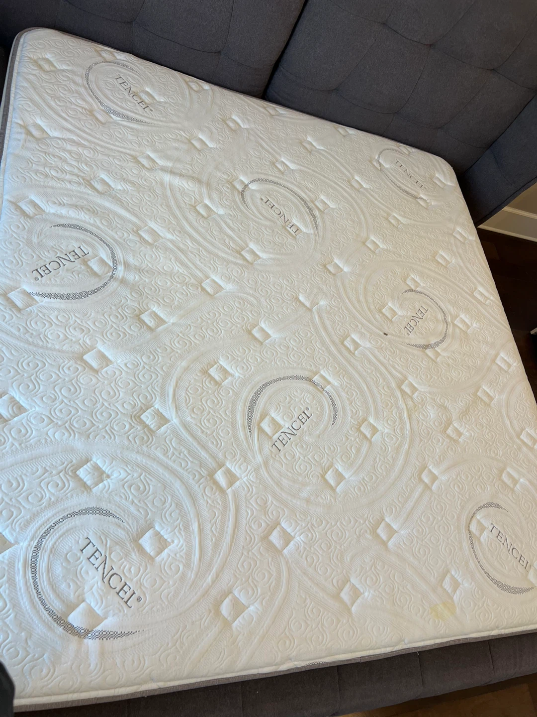 King size bed with mattress - photo 3
