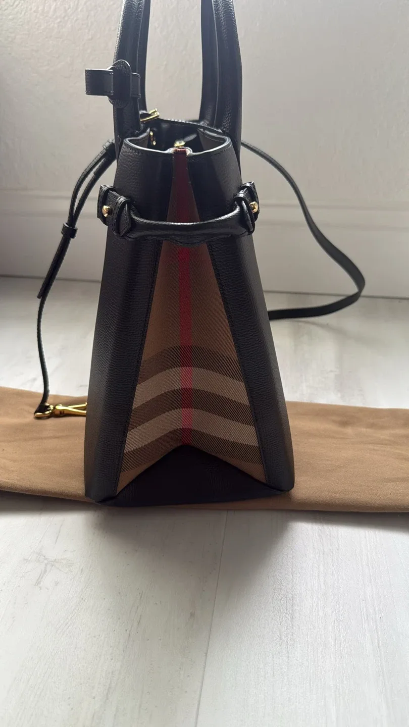 Brand new Burberry Medium Banner Tote Bag - Black image indicator(2)