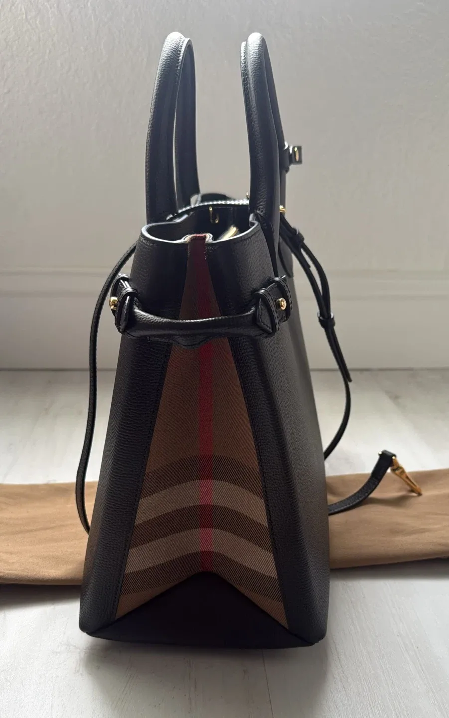 Brand new Burberry Medium Banner Tote Bag - Black image indicator(3)