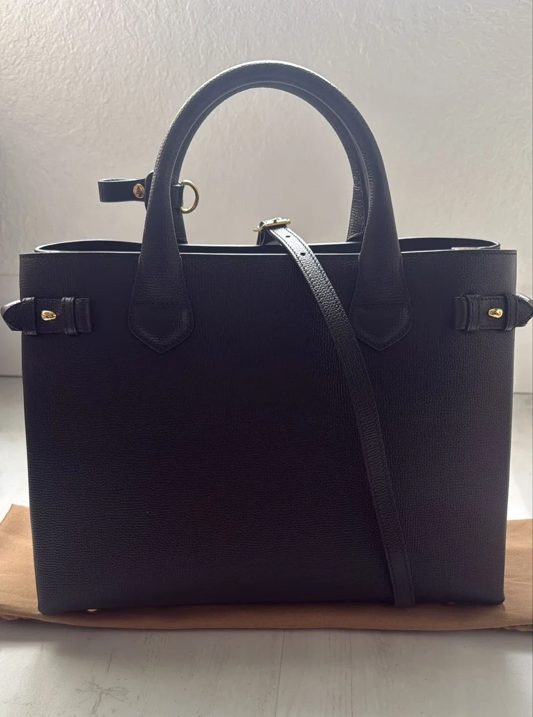 Brand new Burberry Medium Banner Tote Bag - Black image indicator(4)