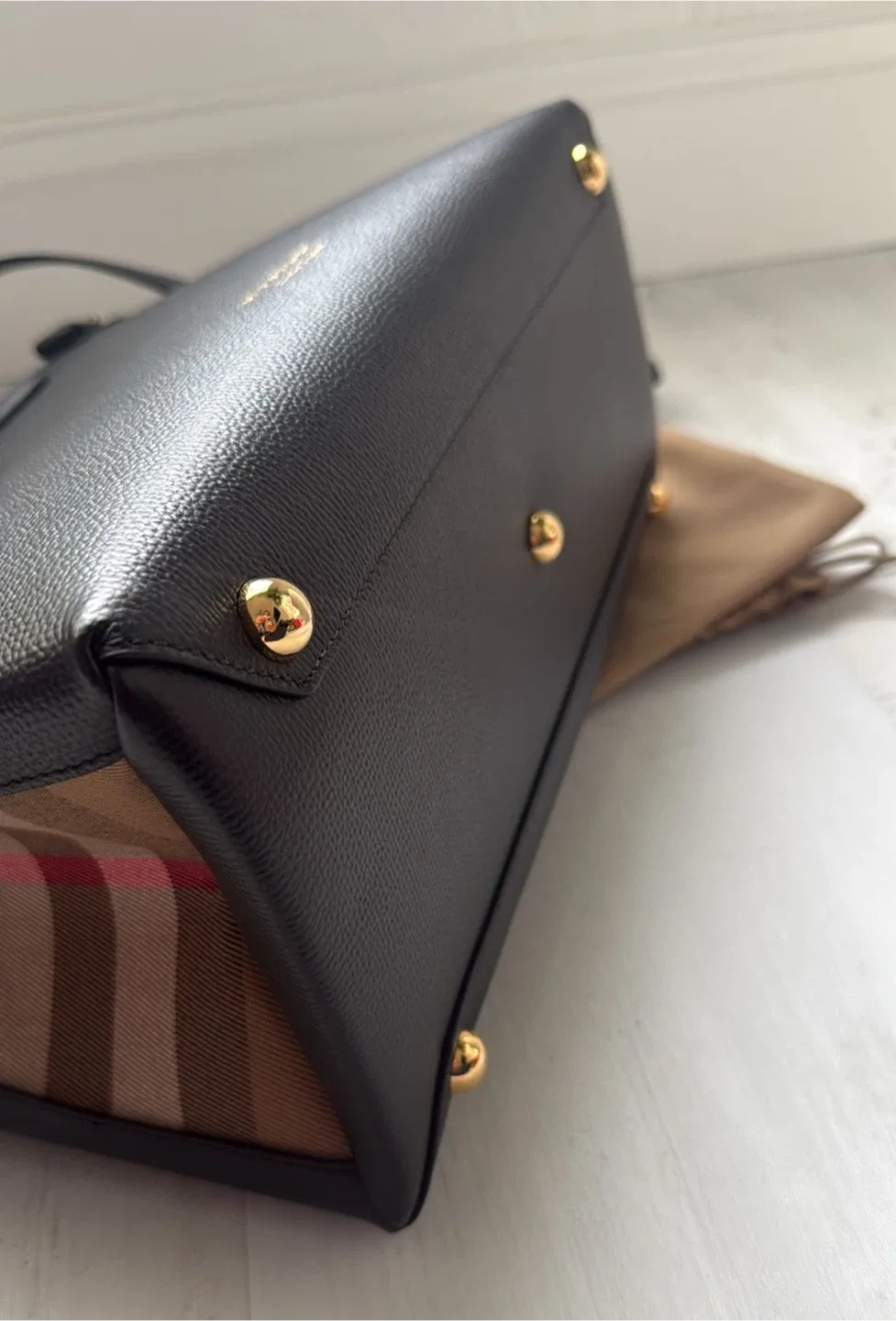 Brand new Burberry Medium Banner Tote Bag - Black image indicator(5)