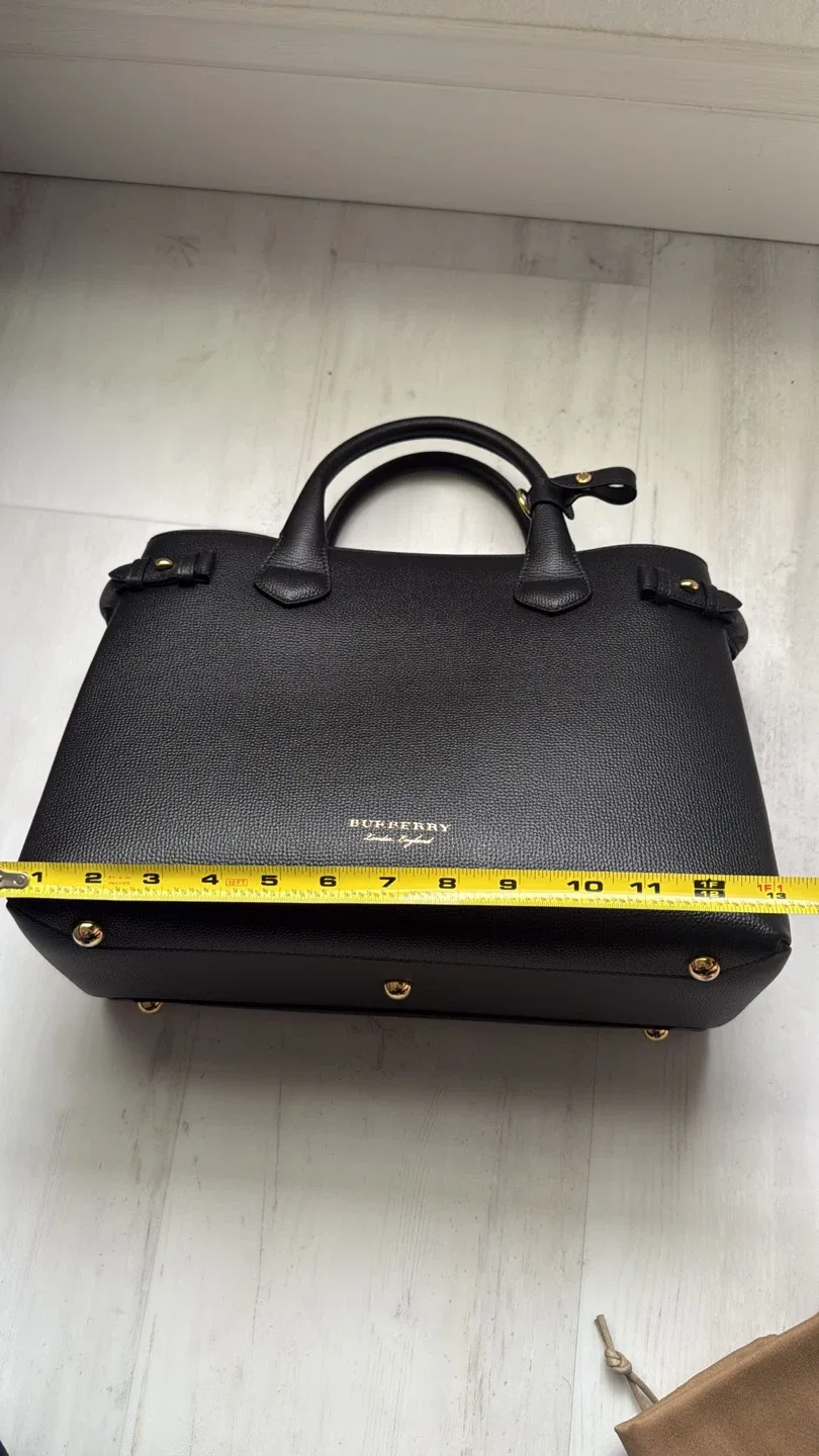 Brand new Burberry Medium Banner Tote Bag - Black image indicator(8)