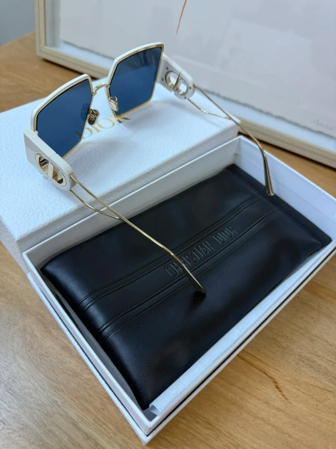 Christian Dior Sunglasses image indicator(3)