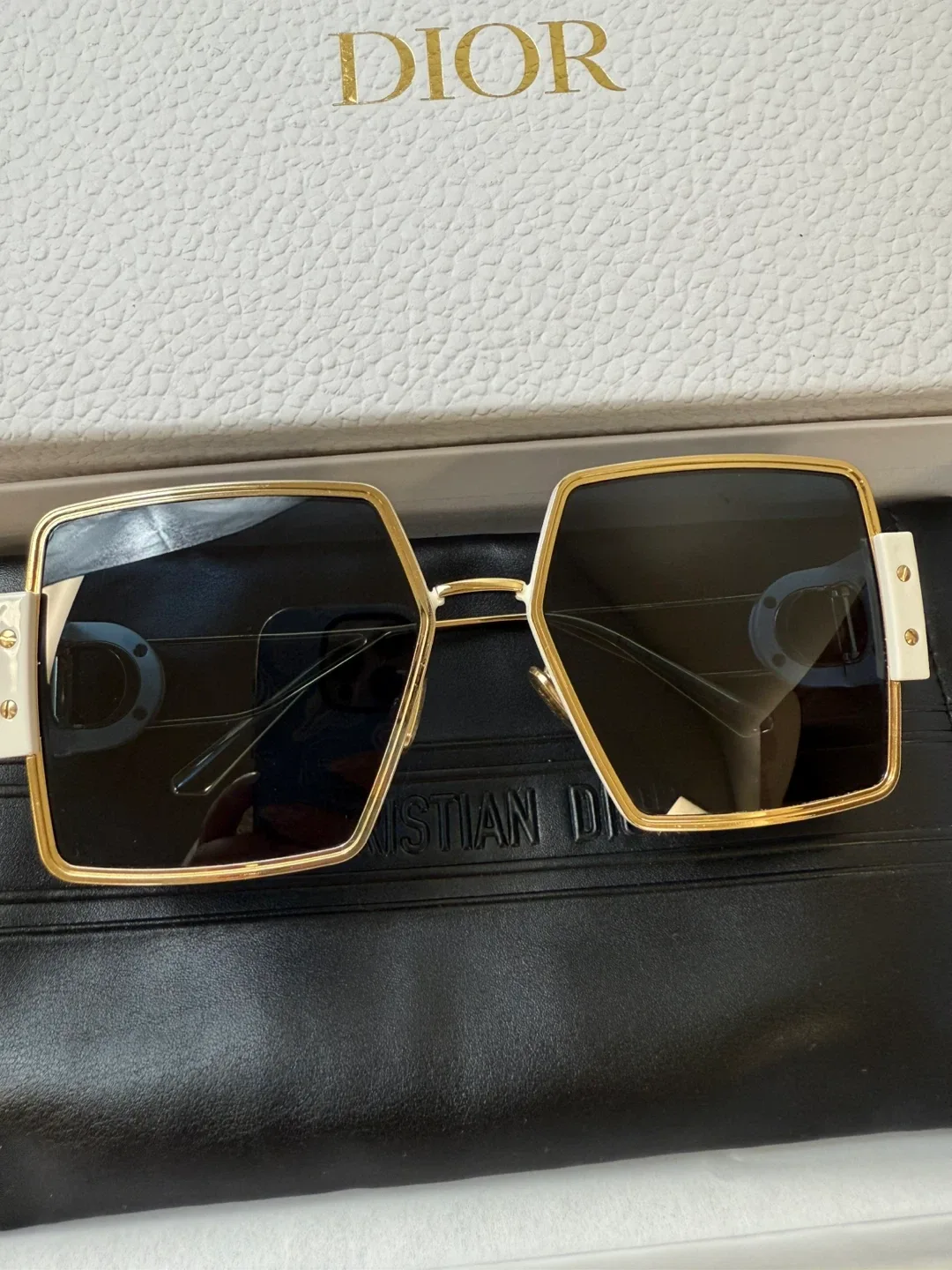 Christian Dior Sunglasses image indicator(2)