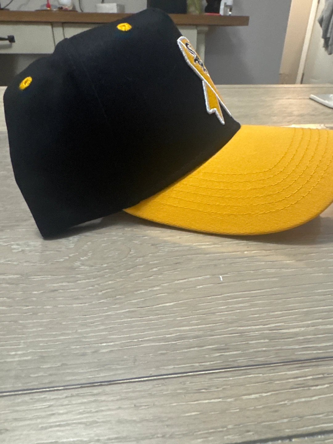 Chicago White Sox Black & Yellow CIBC Hat - photo 3