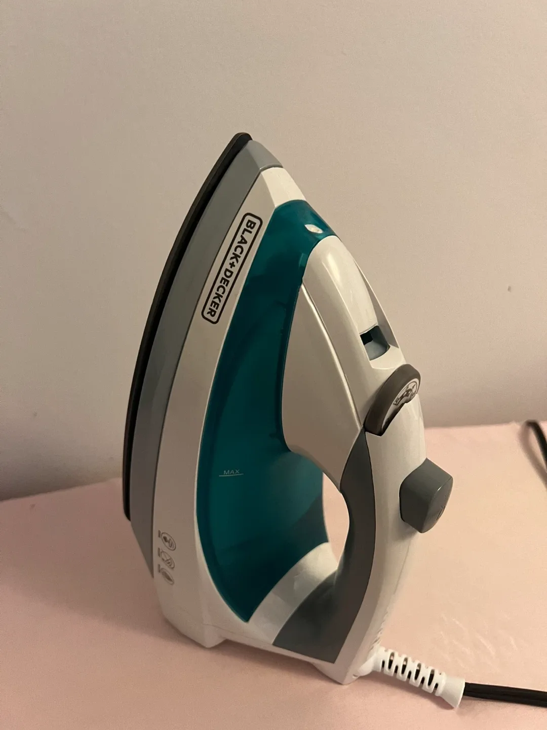 Black+Decker Iron - Great Condition! thumbnail