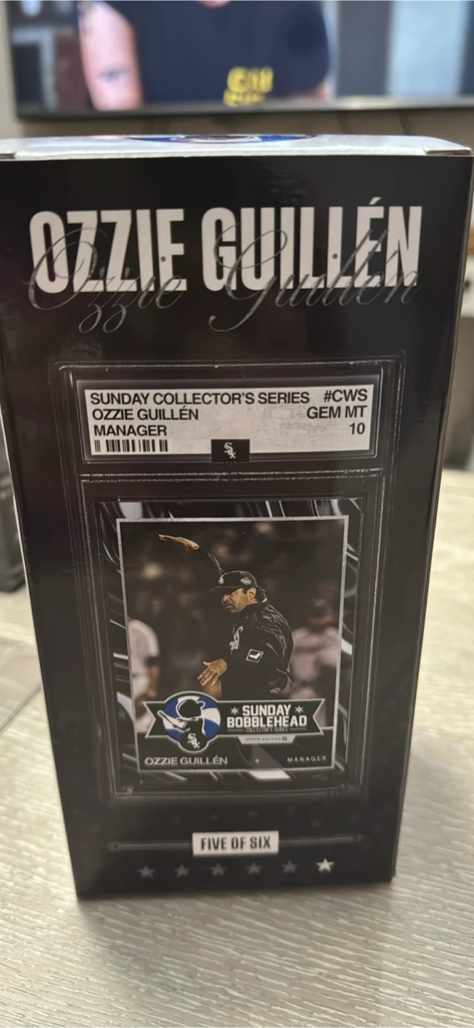 Ozzie Guillen Sunday Bobblehead - White Sox - photo 4