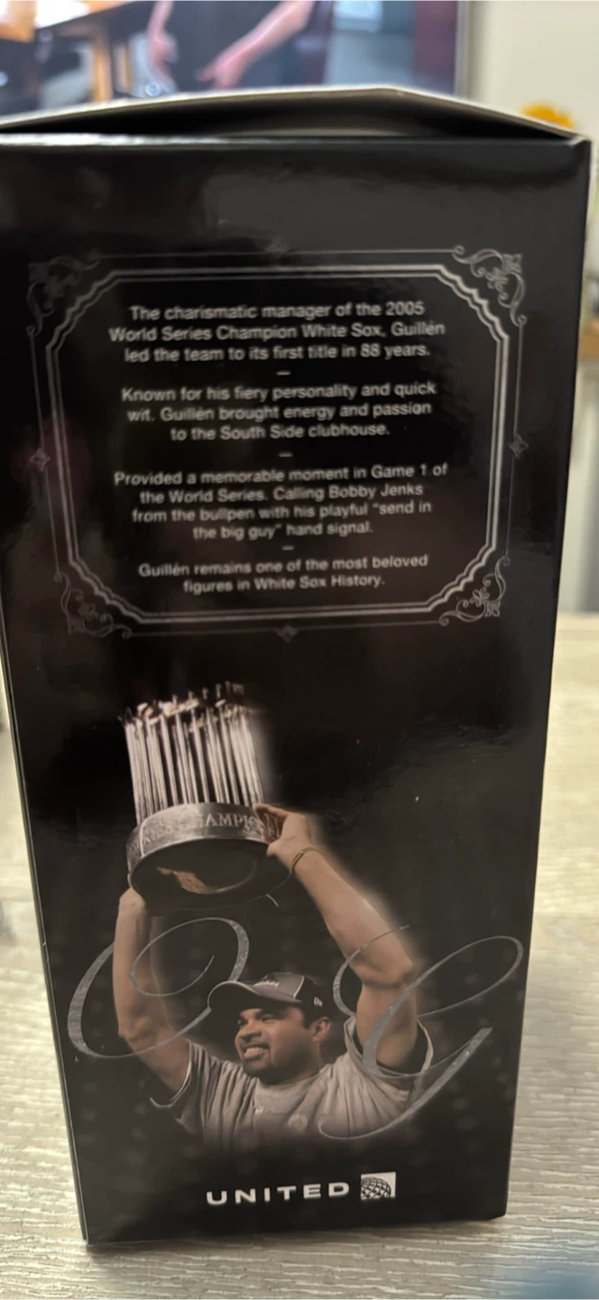 Ozzie Guillen Sunday Bobblehead - White Sox - photo 3