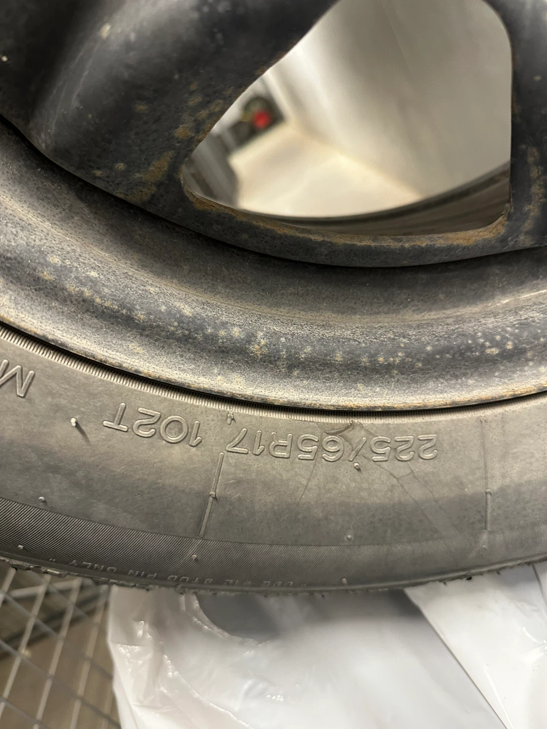 Uniroyal Tiger Paw Ice & Snow 3 - 225/65R17 Tire - photo 4