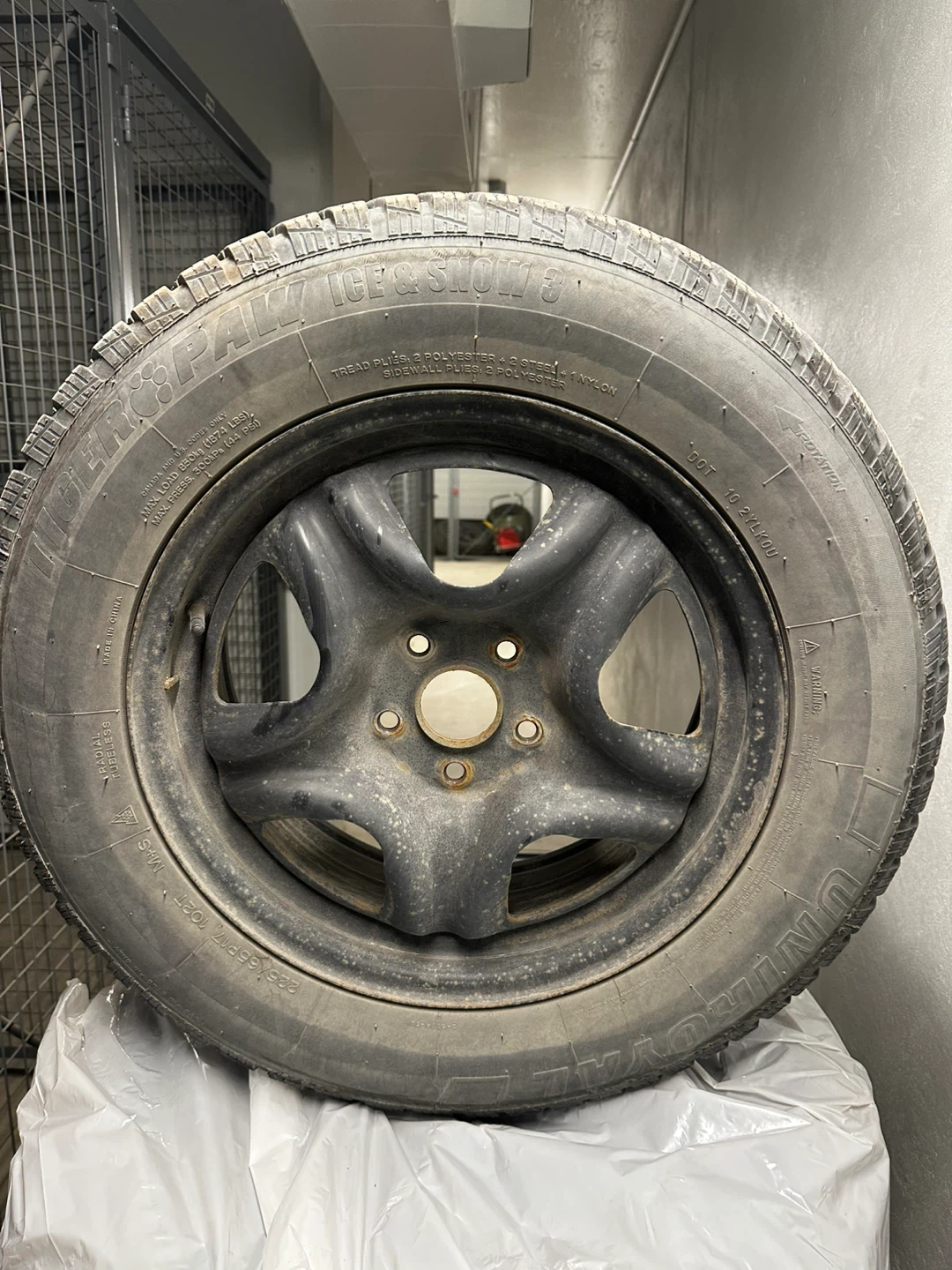 Uniroyal Tiger Paw Ice & Snow 3 - 225/65R17 Tire - photo 2
