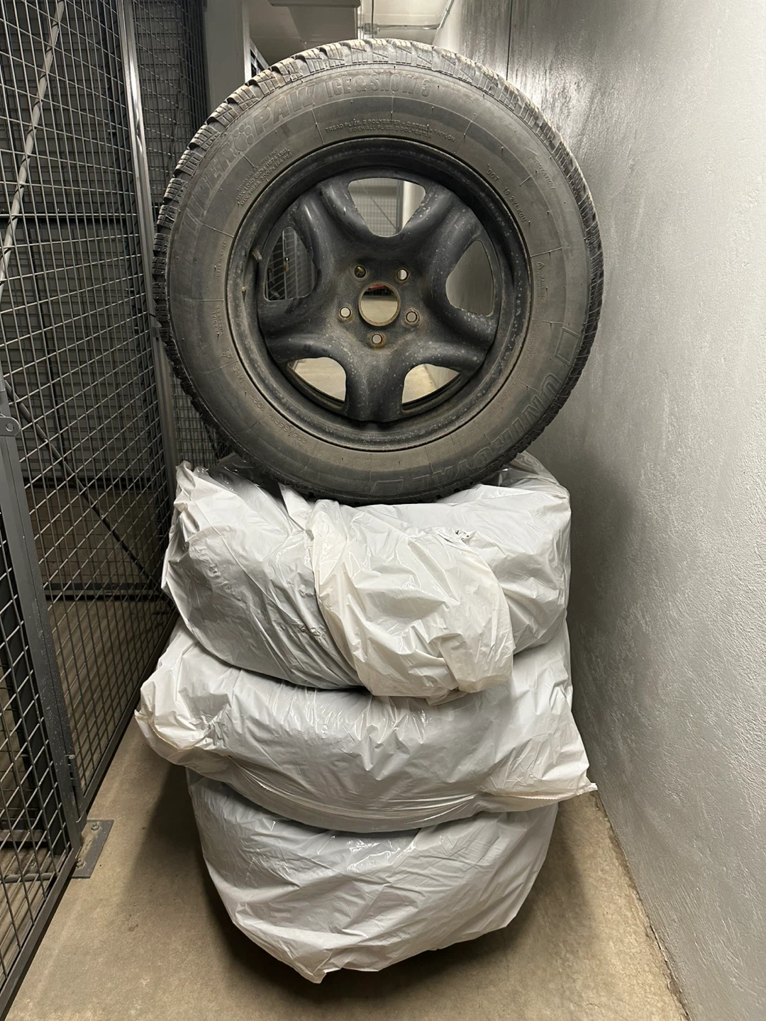 Uniroyal Tiger Paw Ice & Snow 3 - 225/65R17 Tire
