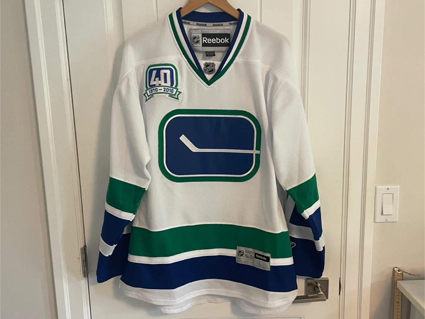 Authentic Reebok Vancouver Canucks 40th Anniversary Jersey Large thumbnail