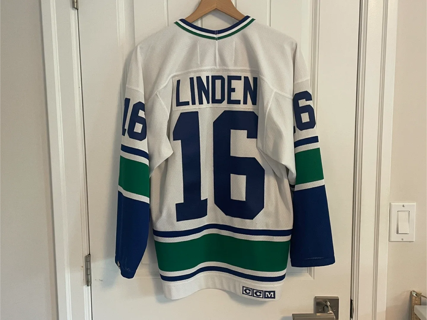 Authentic CCM Vancouver Canucks Trevor Linden Stick Jersey Small thumbnail