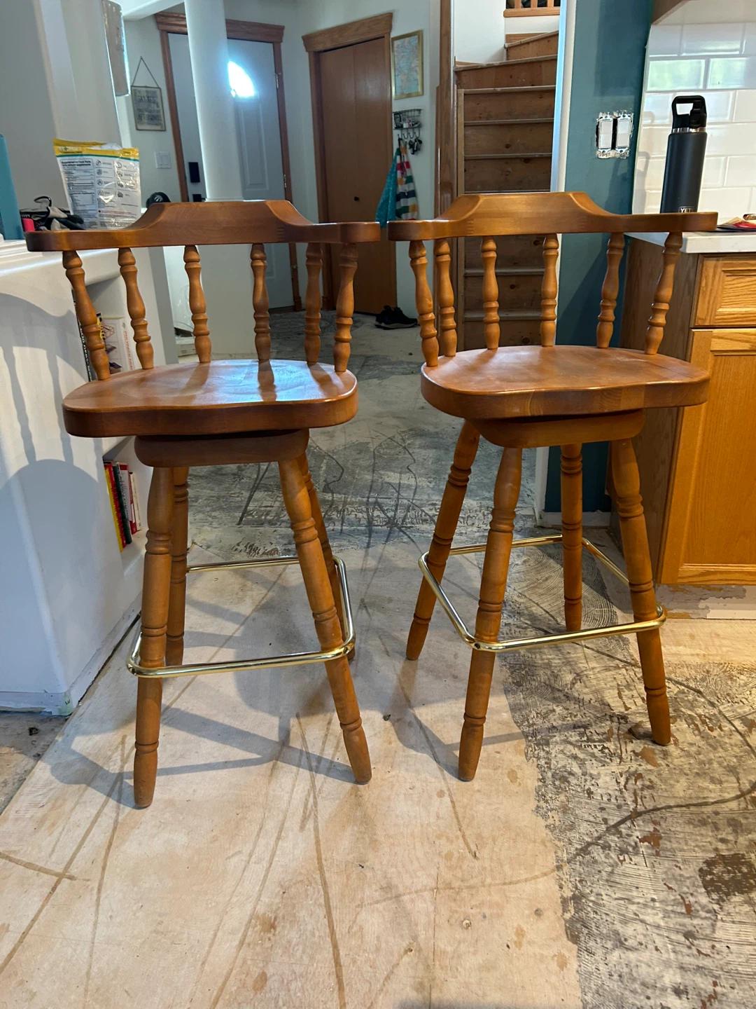 Pair of Swivel Bar Stools - Wood - photo 3