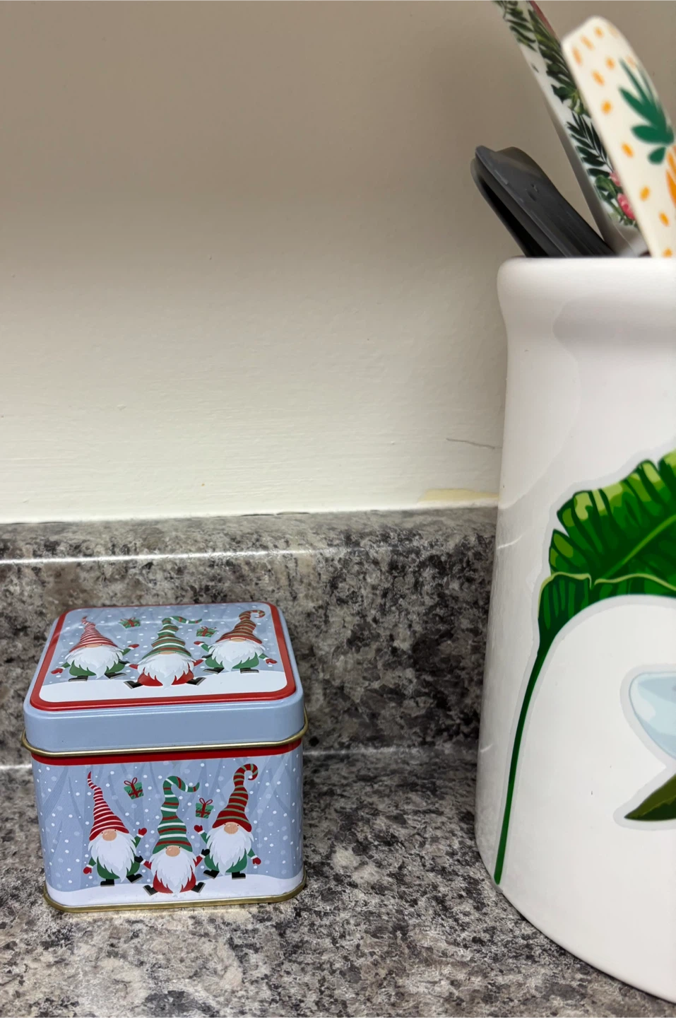Gnome Holiday Napkins & Tins - photo 3