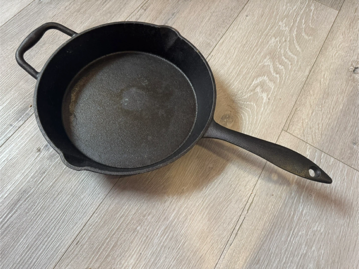 Lagostina 10-in cast iron skillet