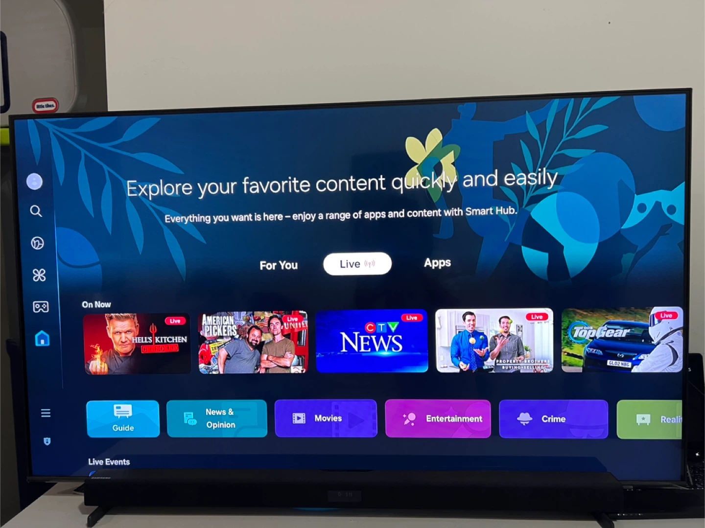 Samsung 55" QLED Q60C Smart TV + sound bar - Like New!