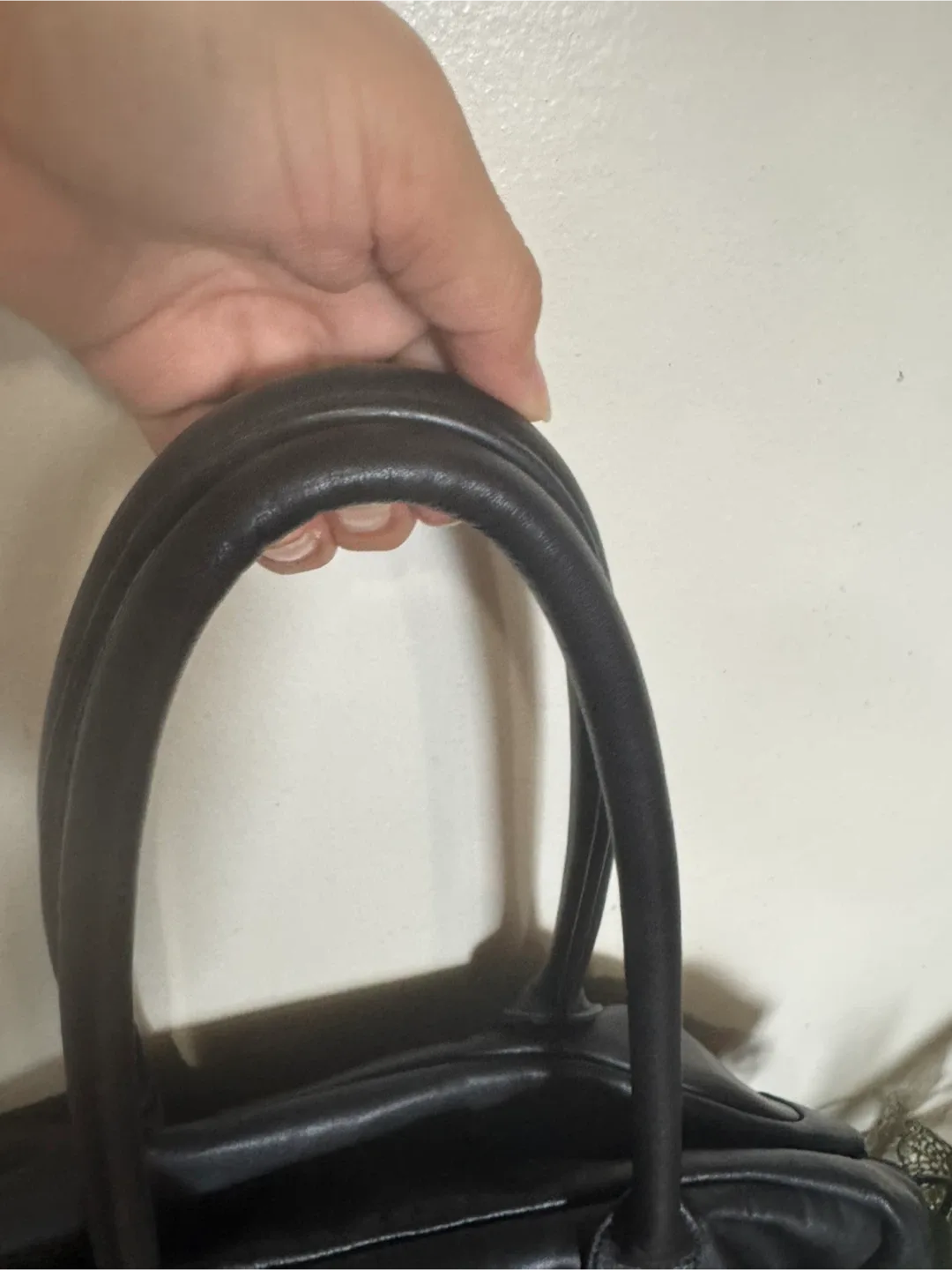 🥕Hugo Boss Black Leather Tote Bag image indicator(3)