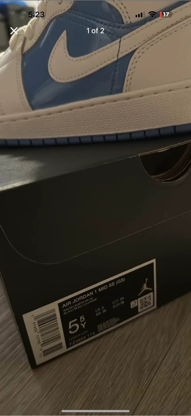 Air Jordan 1 Mid SE (GS) Size 5.5Y