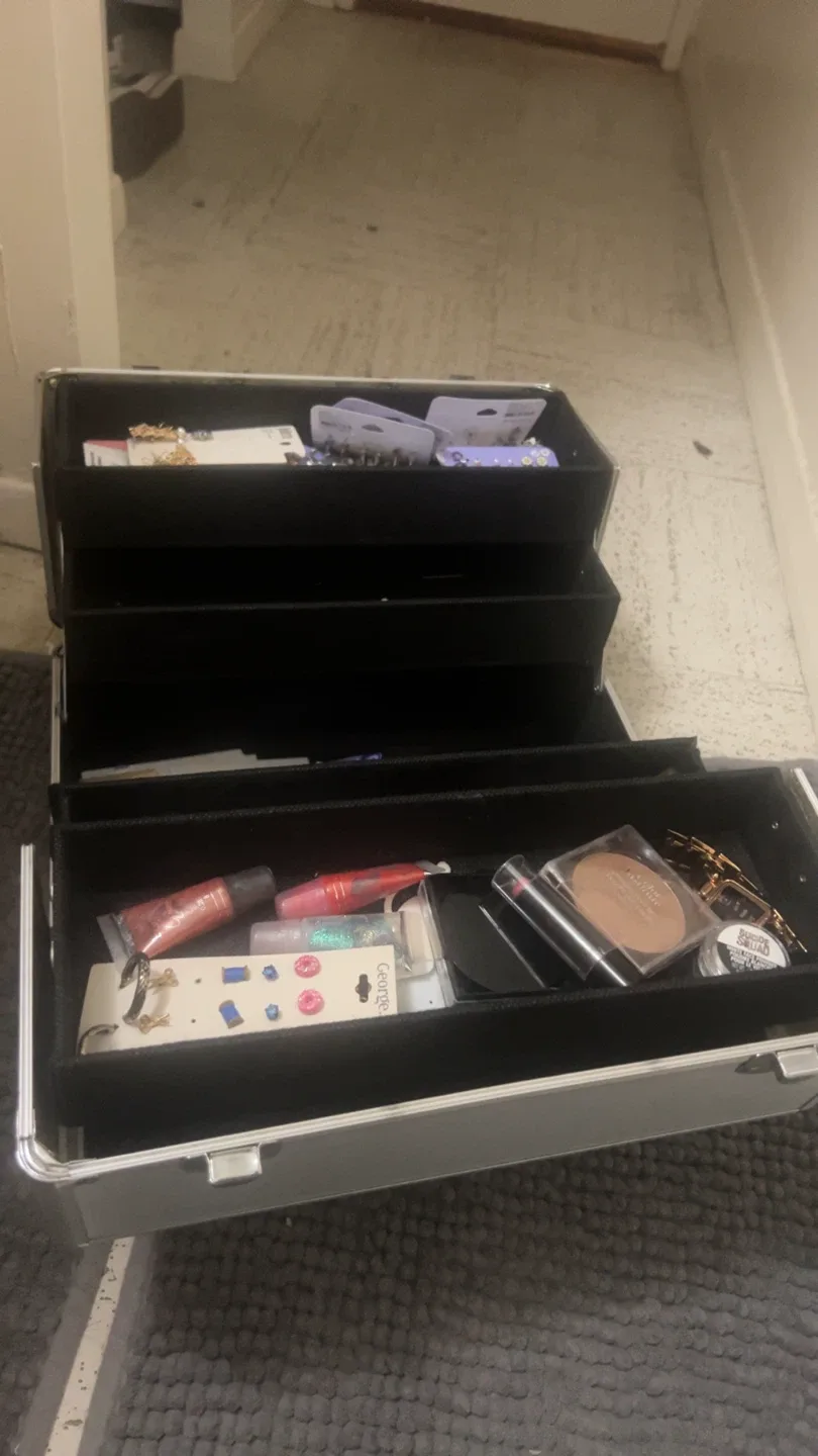 Sliver Makeup Train Case thumbnail