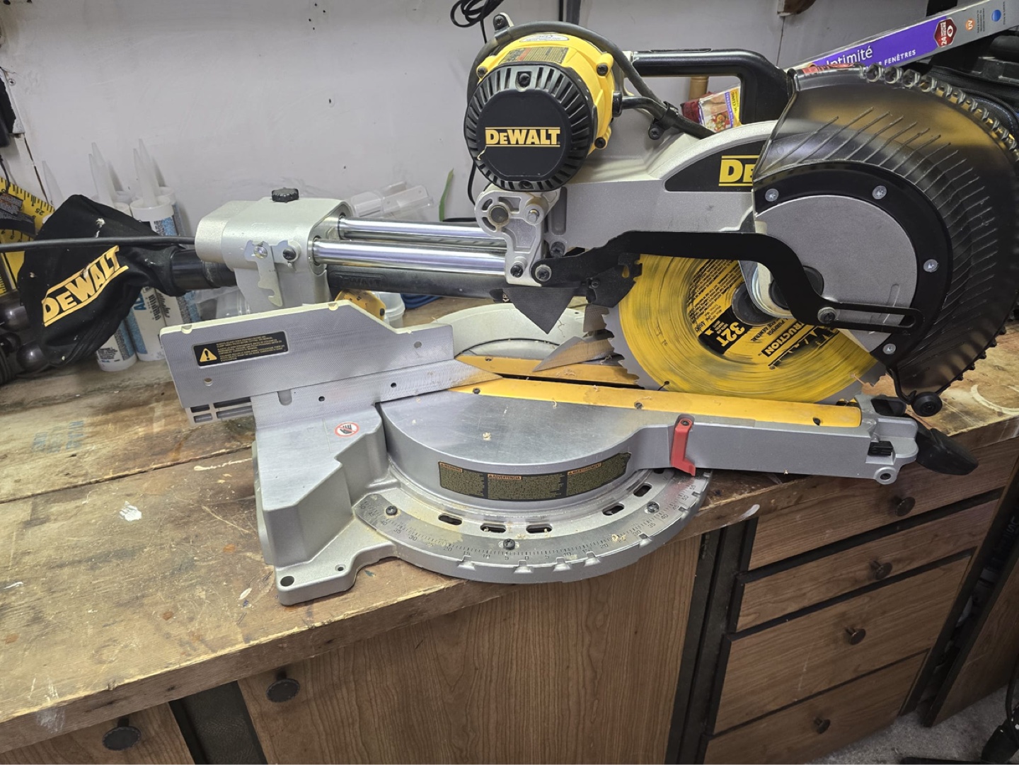 Dewalt DWS780 12" Double Bevel Sliding Compound Miter Saw - photo 5