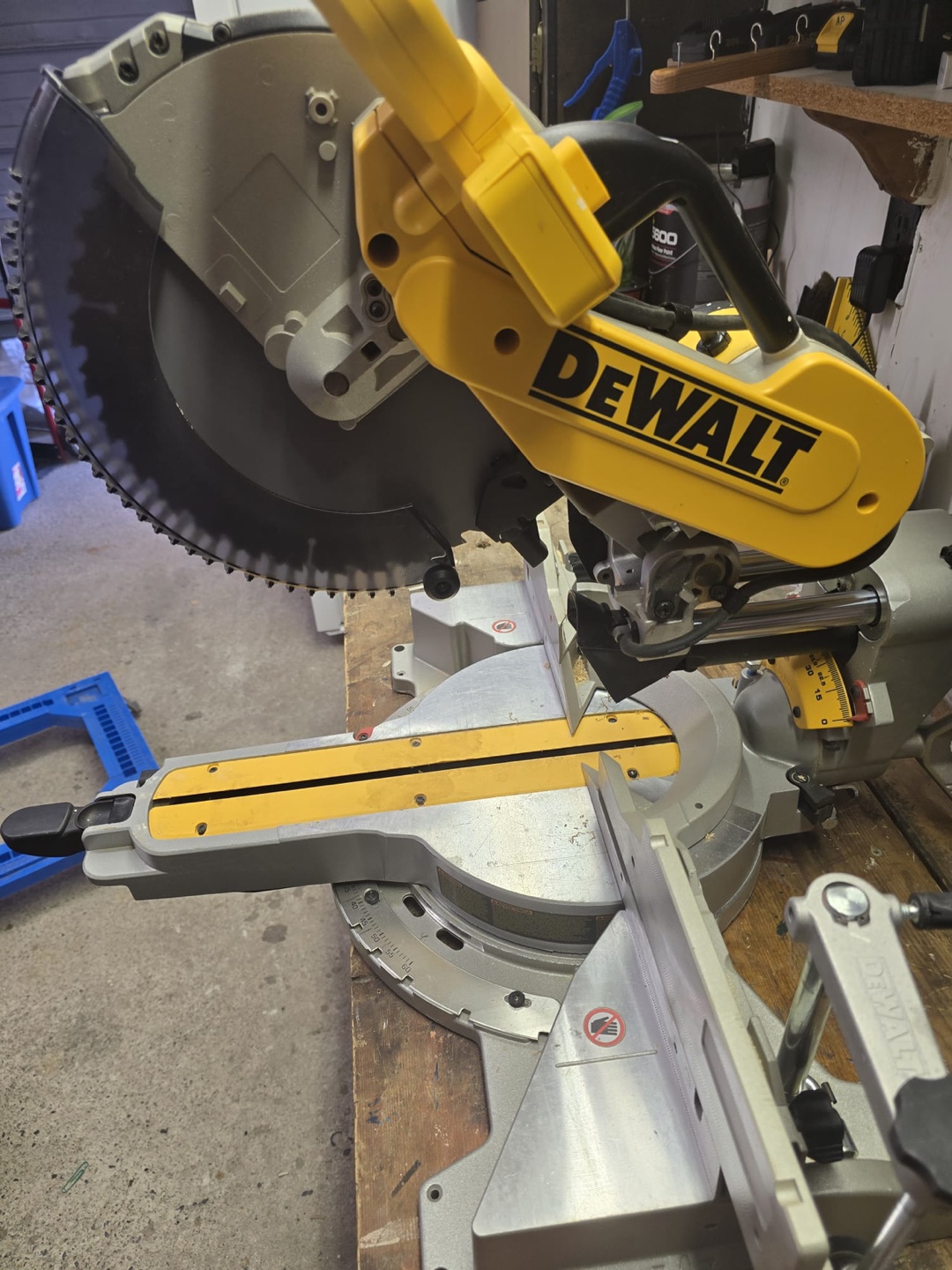 Dewalt DWS780 12" Double Bevel Sliding Compound Miter Saw