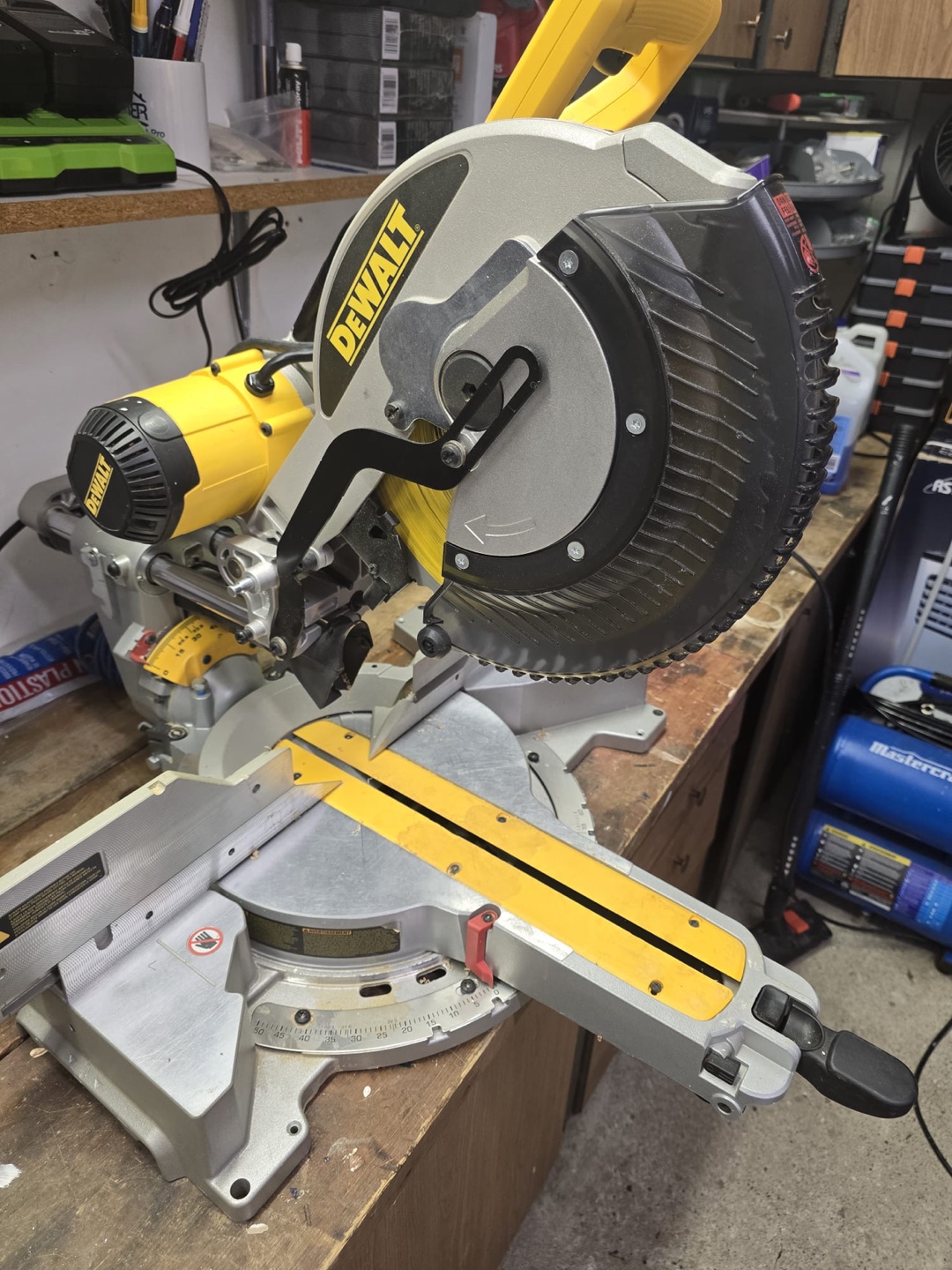 Dewalt DWS780 12" Double Bevel Sliding Compound Miter Saw - photo 2
