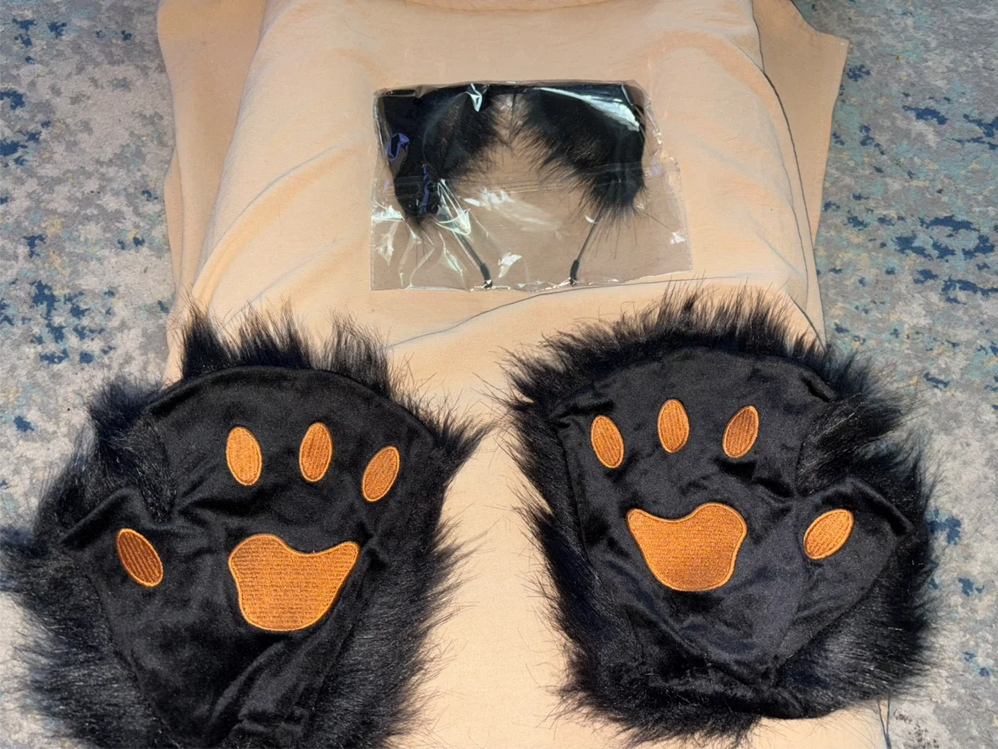 Black Faux Fur Cat Paw Gloves halloween costume thumbnail