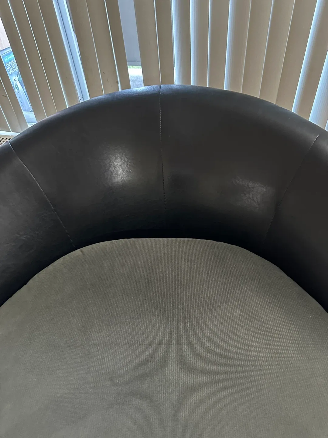 Round Swivel Chair - Black Leather & Grey Fabric image indicator(3)