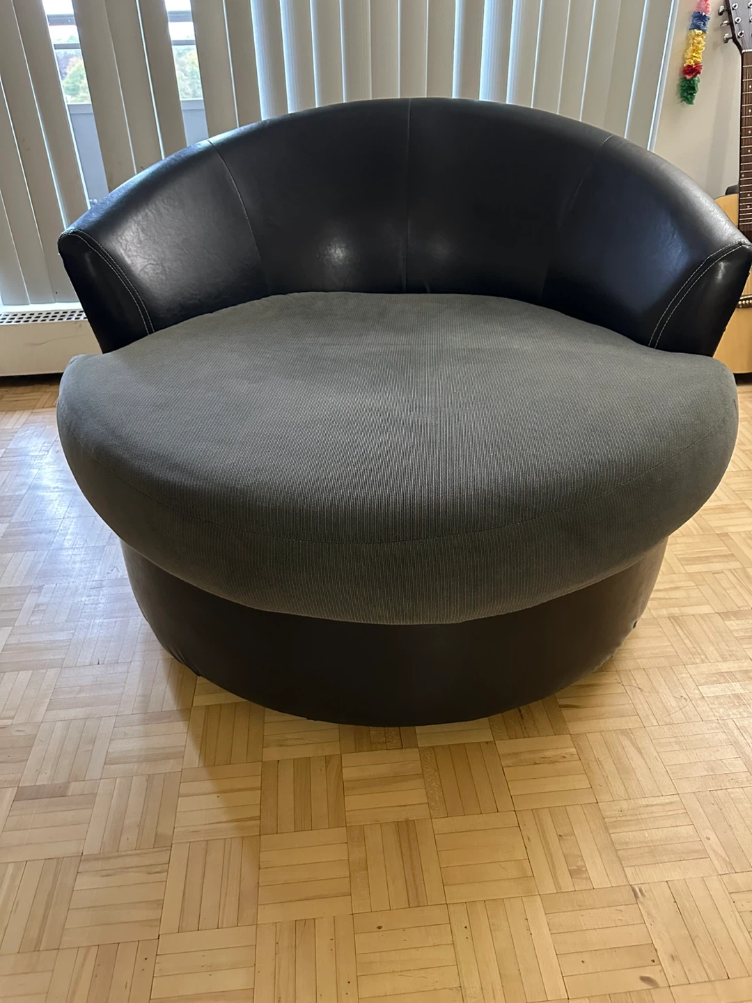 Round Swivel Chair - Black Leather & Grey Fabric - photo 5