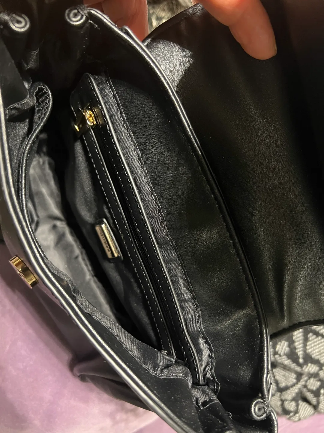 Brand new Guess Black cross body Handbag image indicator(3)