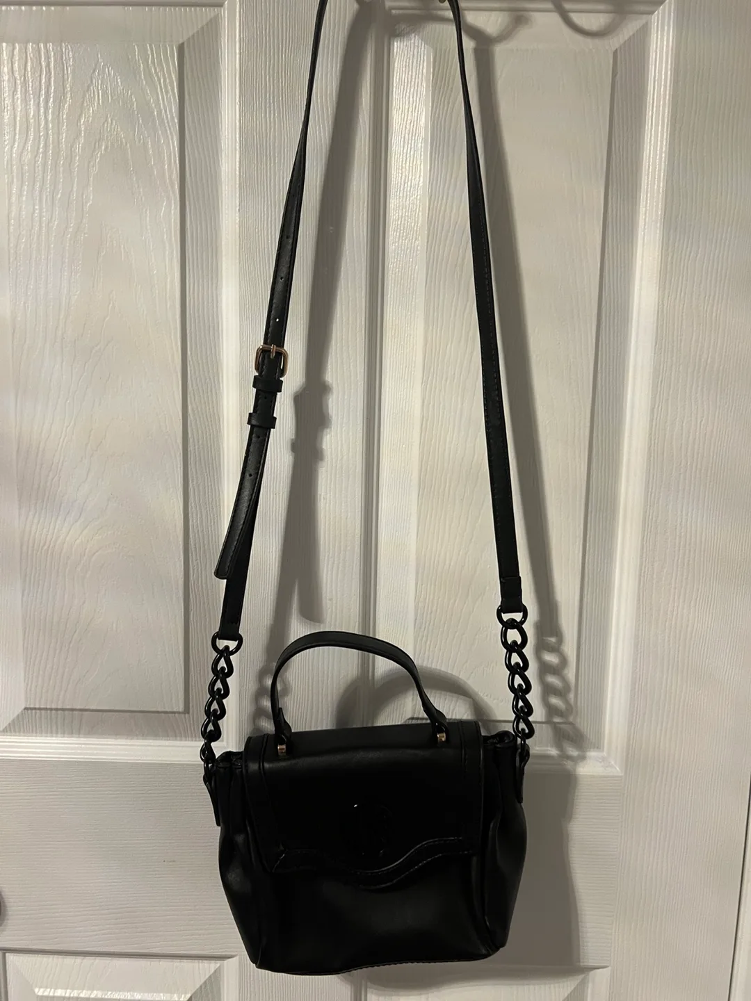 Brand new Guess Black cross body Handbag image indicator(2)