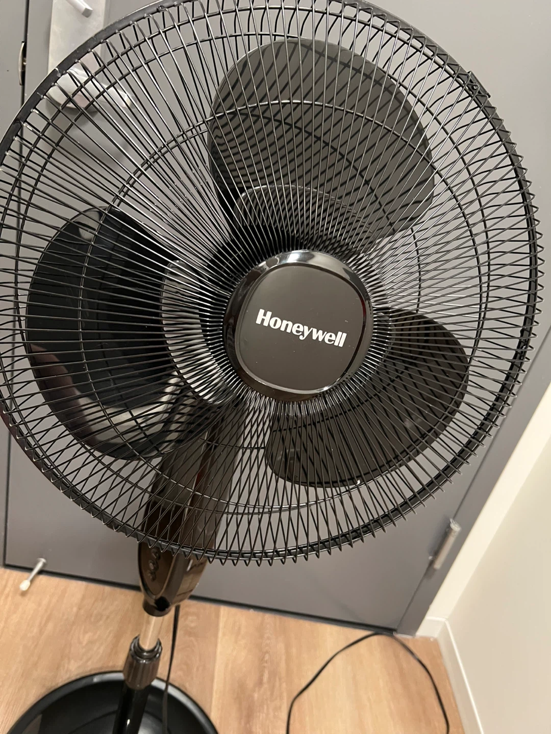 (Used) Honeywell double blade fan - photo 2