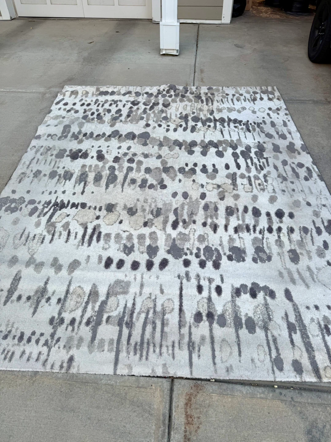 7.6 ft x 9.6 ft grey and beige area rug - photo 2