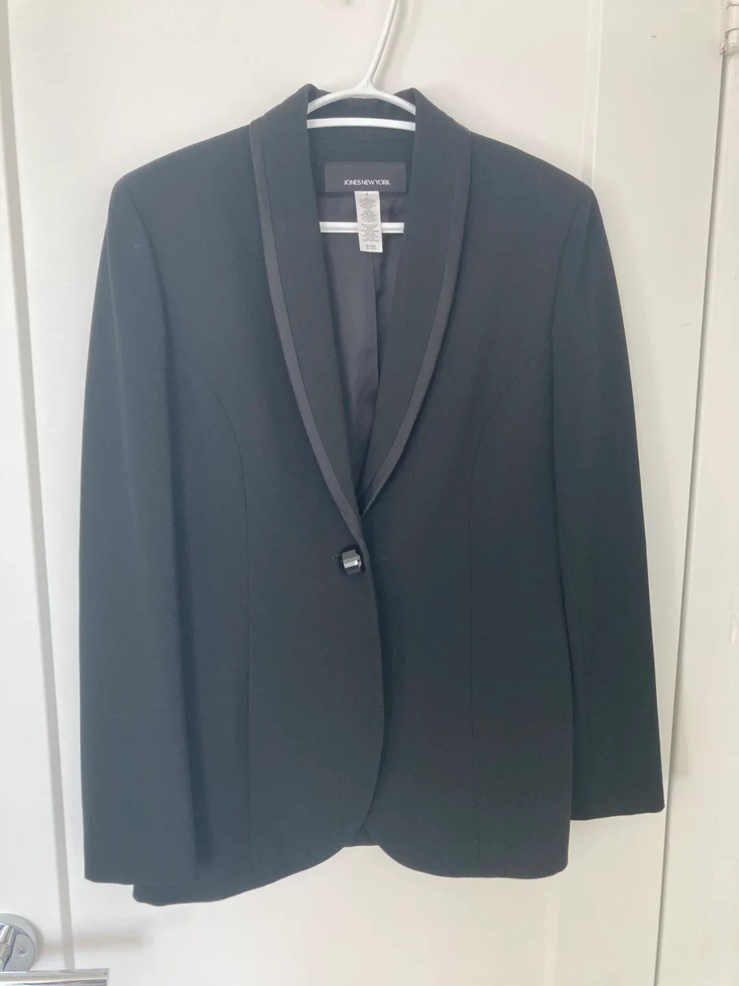 Jones New York Black Blazer - Size 6 thumbnail