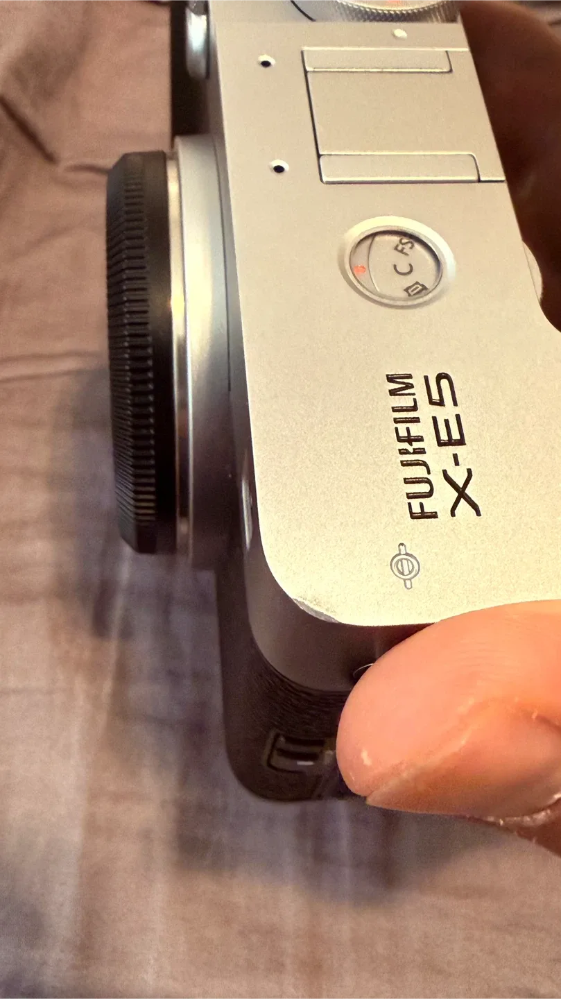 Fujifilm X-E5 Silver Body Only image indicator(4)