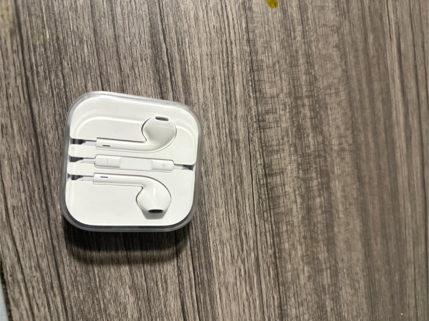New Apple EarPods with 3.5mm Headphone Plug