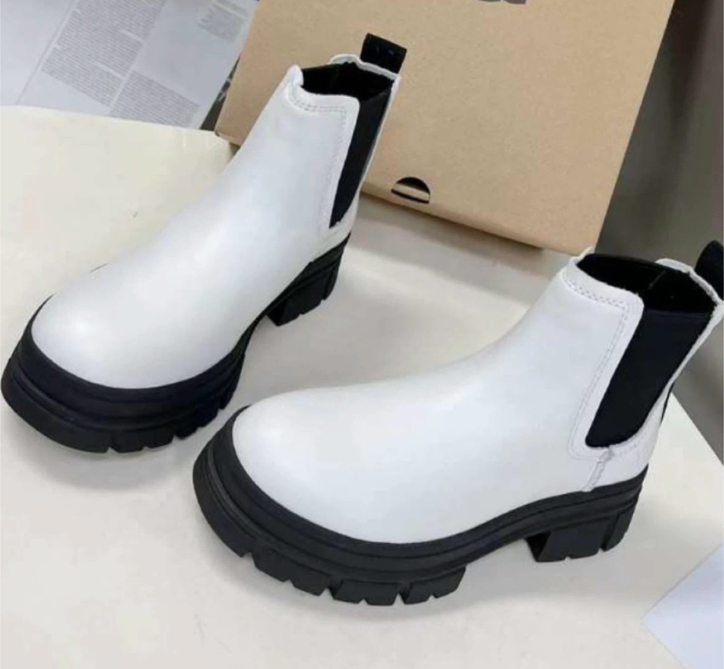 UGG White Leather Chelsea Boots - photo 2