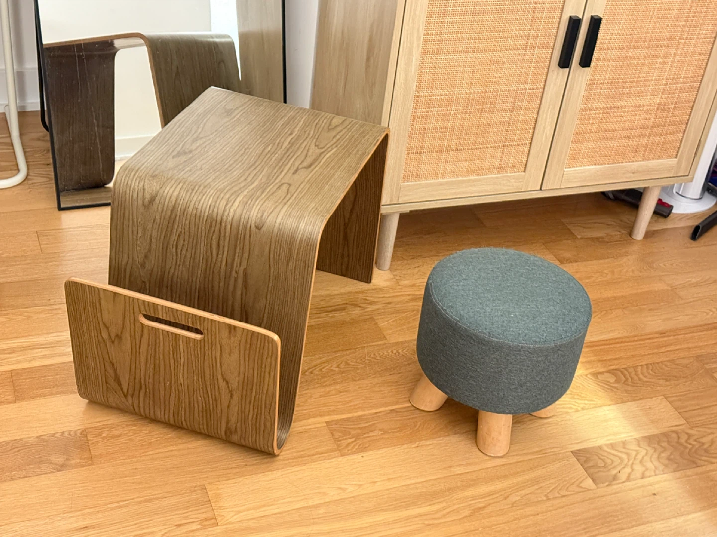 Coffee sidetable with Magazine Rack & Small stool