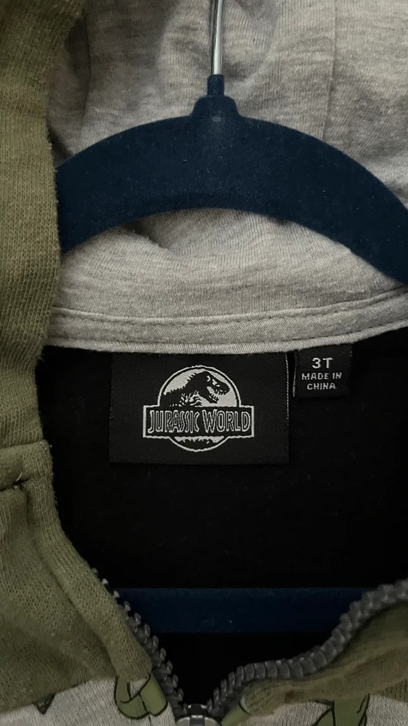 Jurassic World Hoodie - Size 3T image indicator(2)