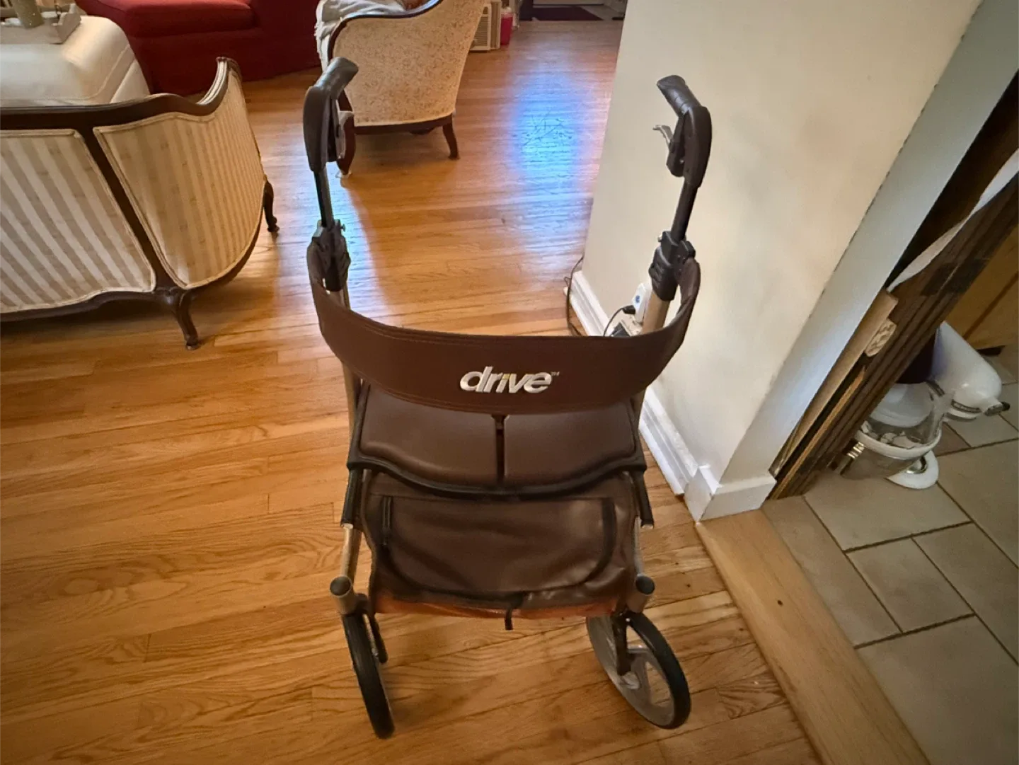 Drive Medical Nitro DLX Euro Style Folding Walker Rollators image indicator(2)