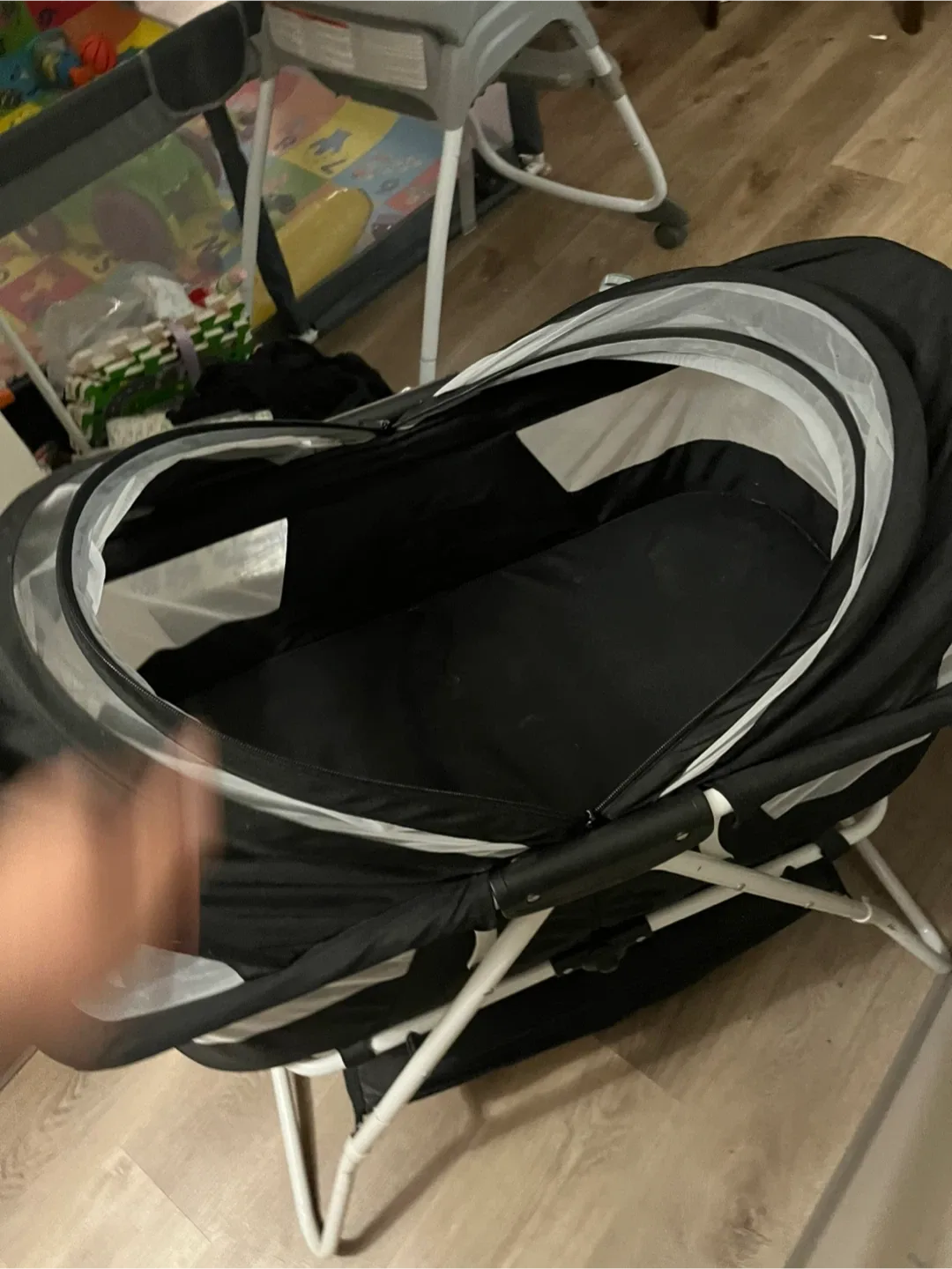 Black Baby Bassinet - Excellent Condition image indicator(2)