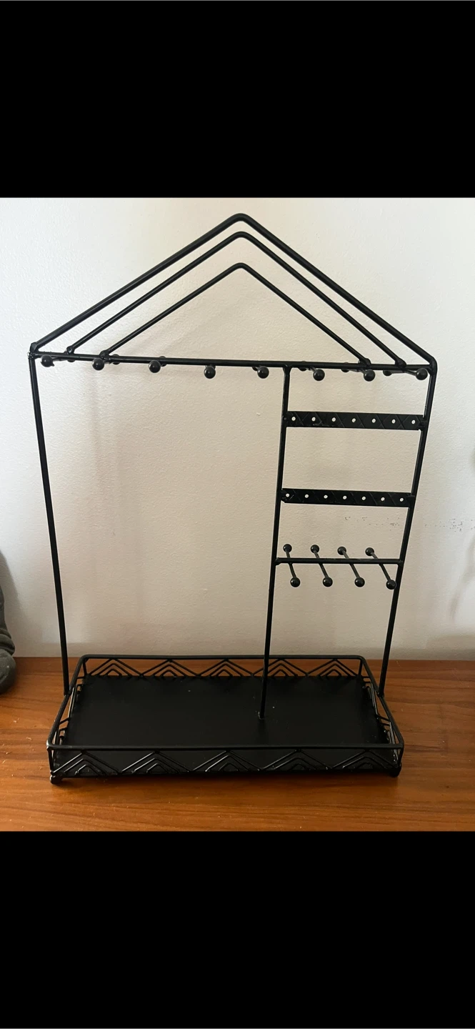 Black Metal Jewelry Stand