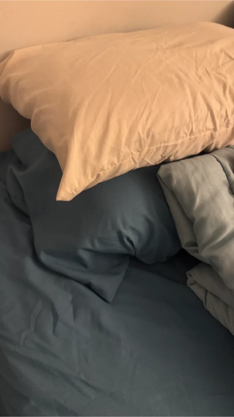 Pillows and Bedding Set thumbnail