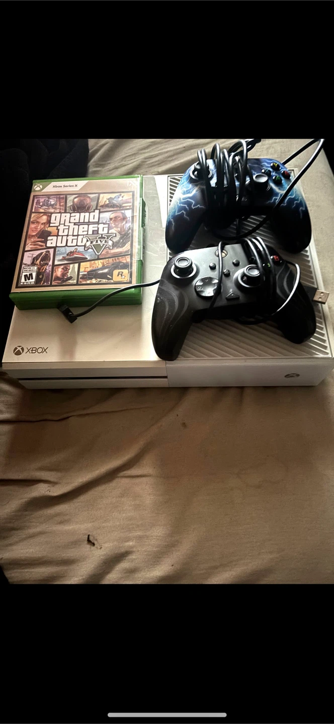 Xbox one (1540 model 500gigs)