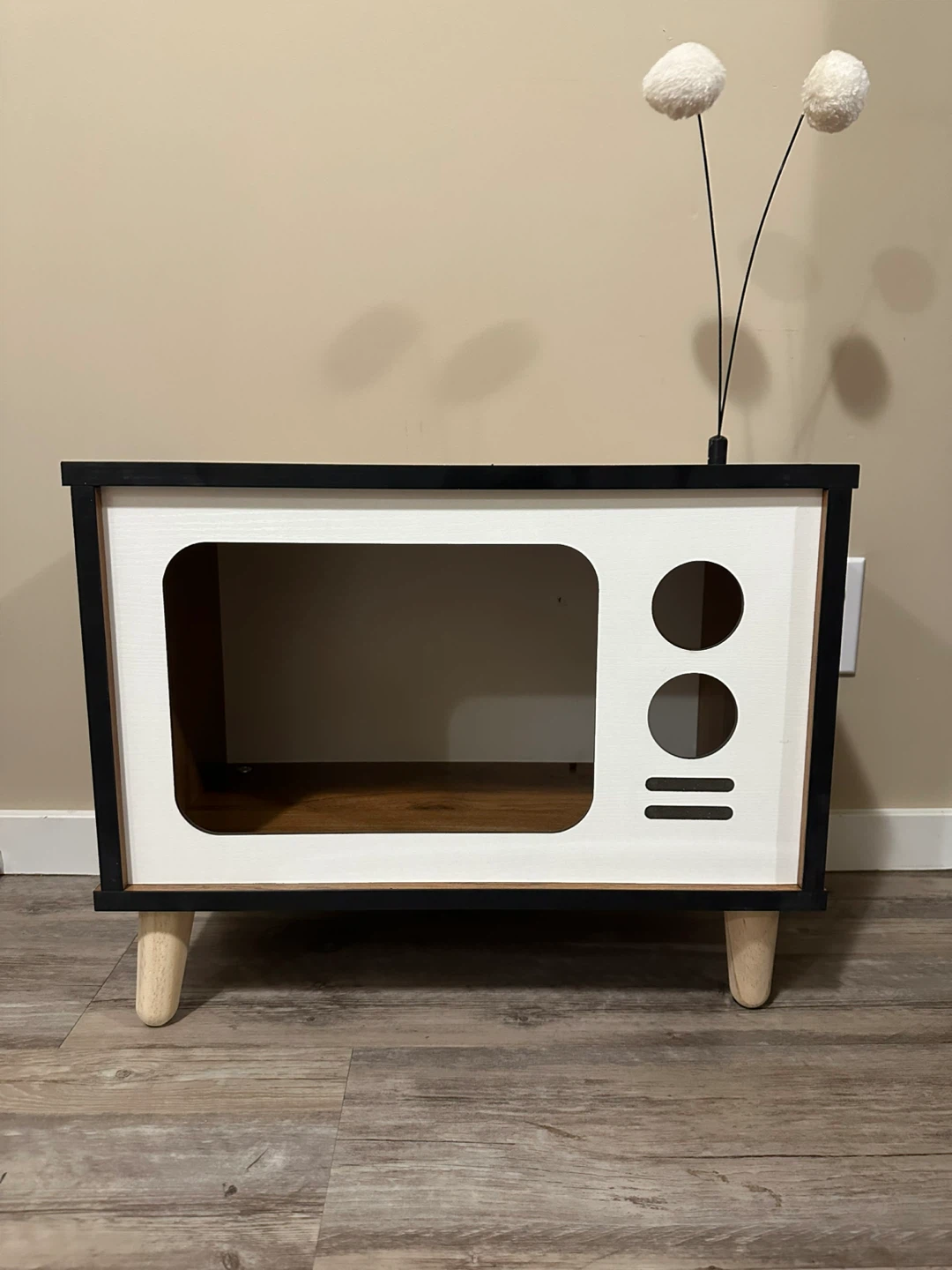 Retro TV Cat House