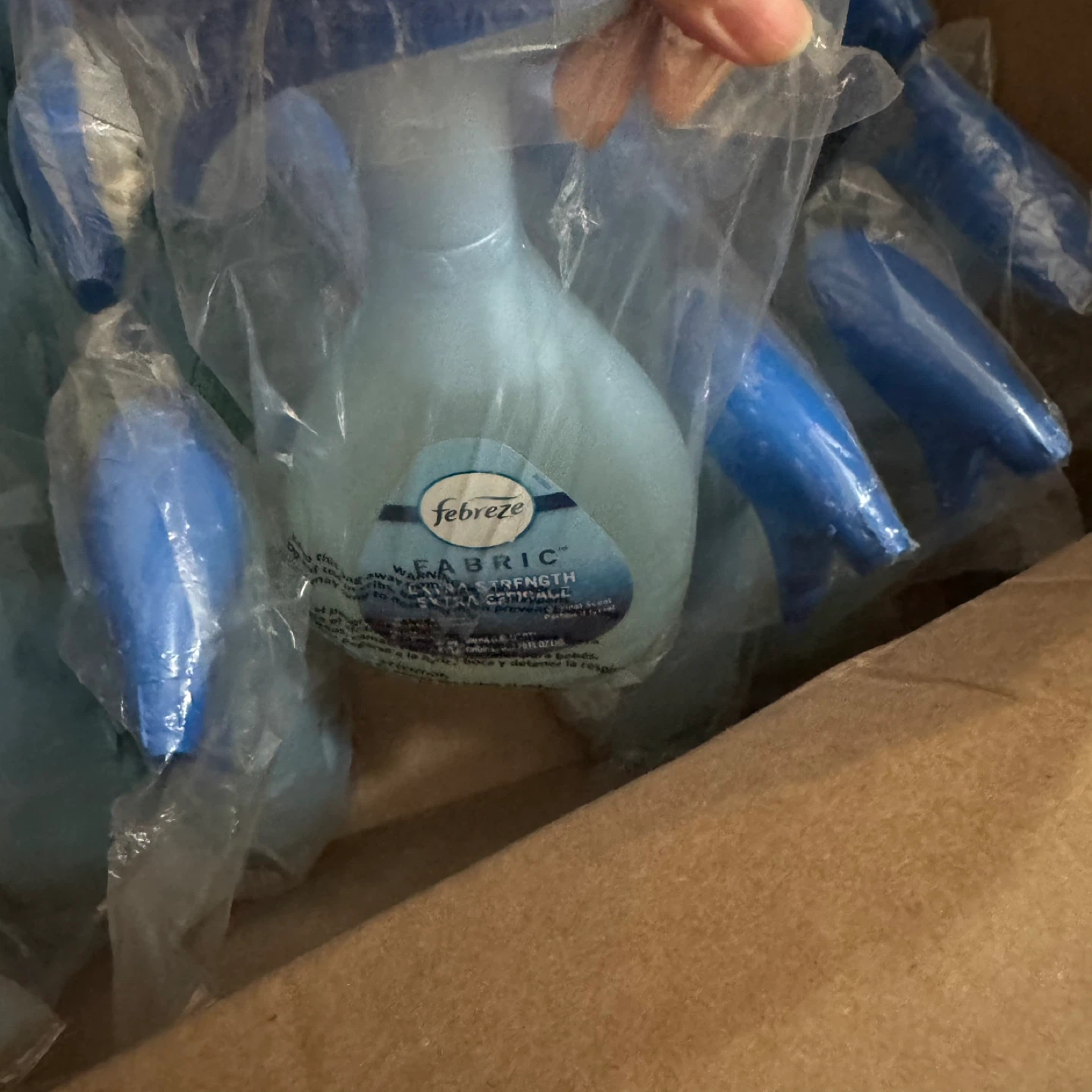 Bulk 25 pcs Febreze Fabric Refresher - Downy April Fresh - photo 4