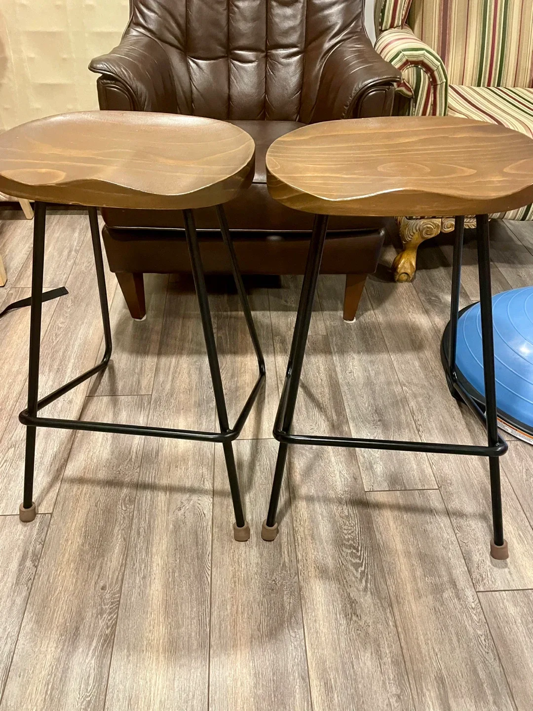 Set of 2 Wood Top Bar Stools thumbnail