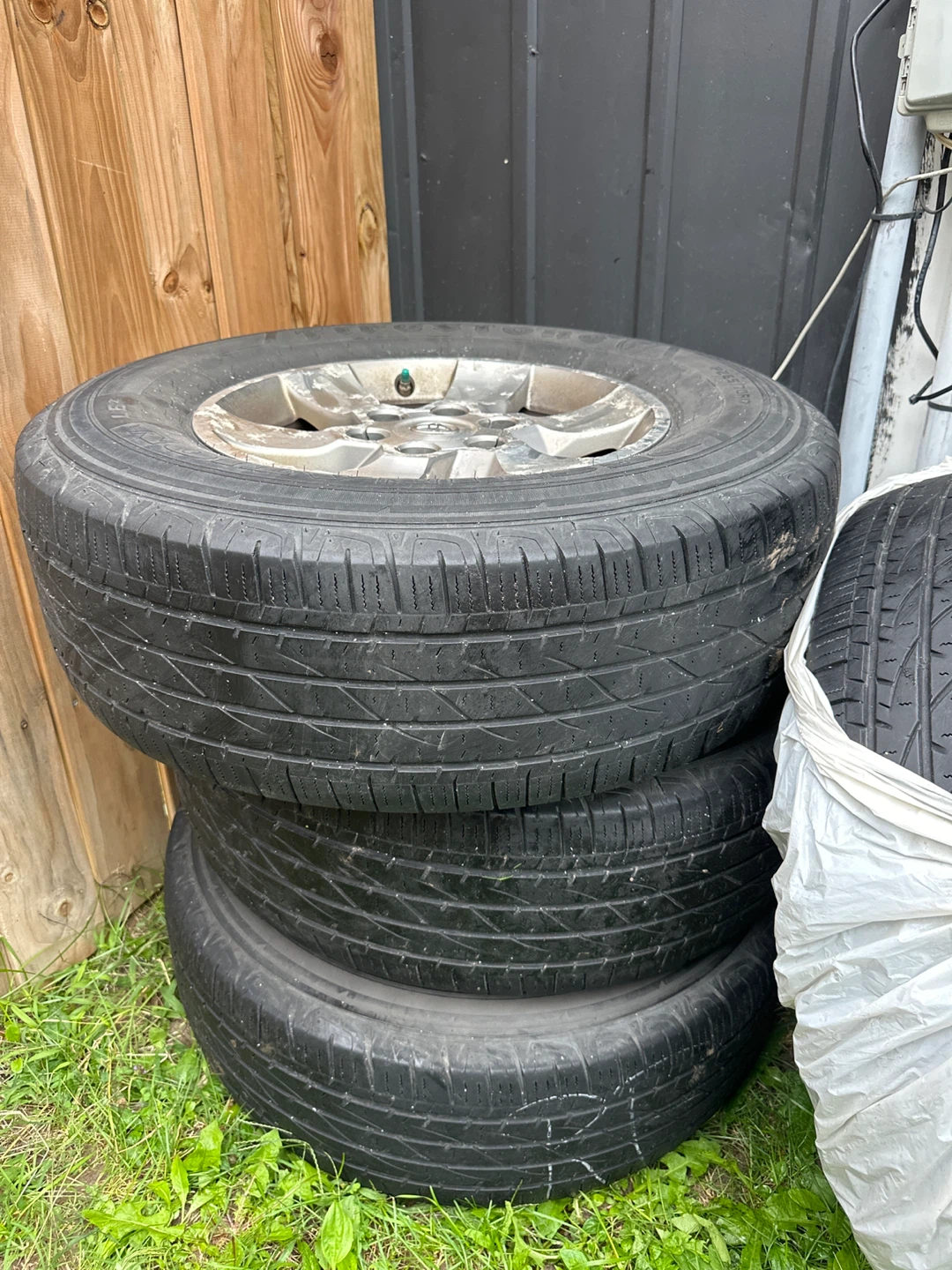 4x Firestone Destination LE2 Tires P265/70R17 - photo 4